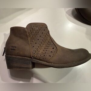 Billabong Tan and Brown Leopard Print Interior